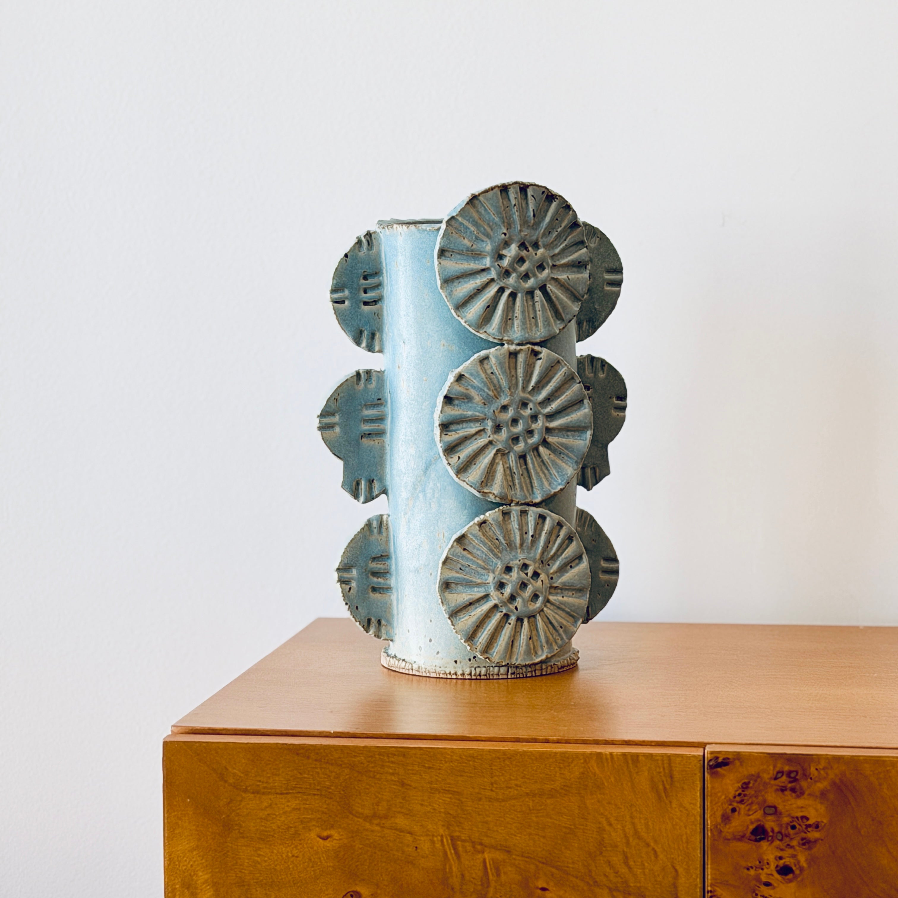 Blue -gray triple totem