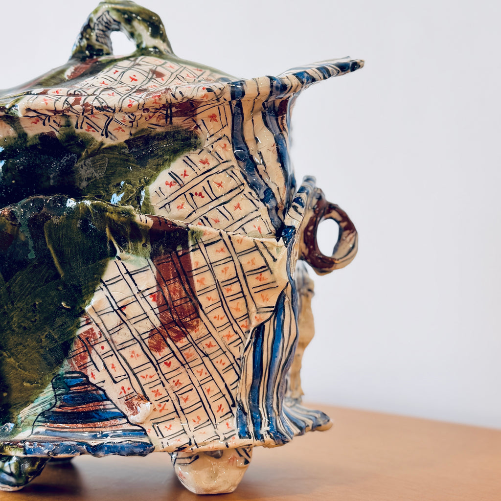 Oribe sculptural box with lid