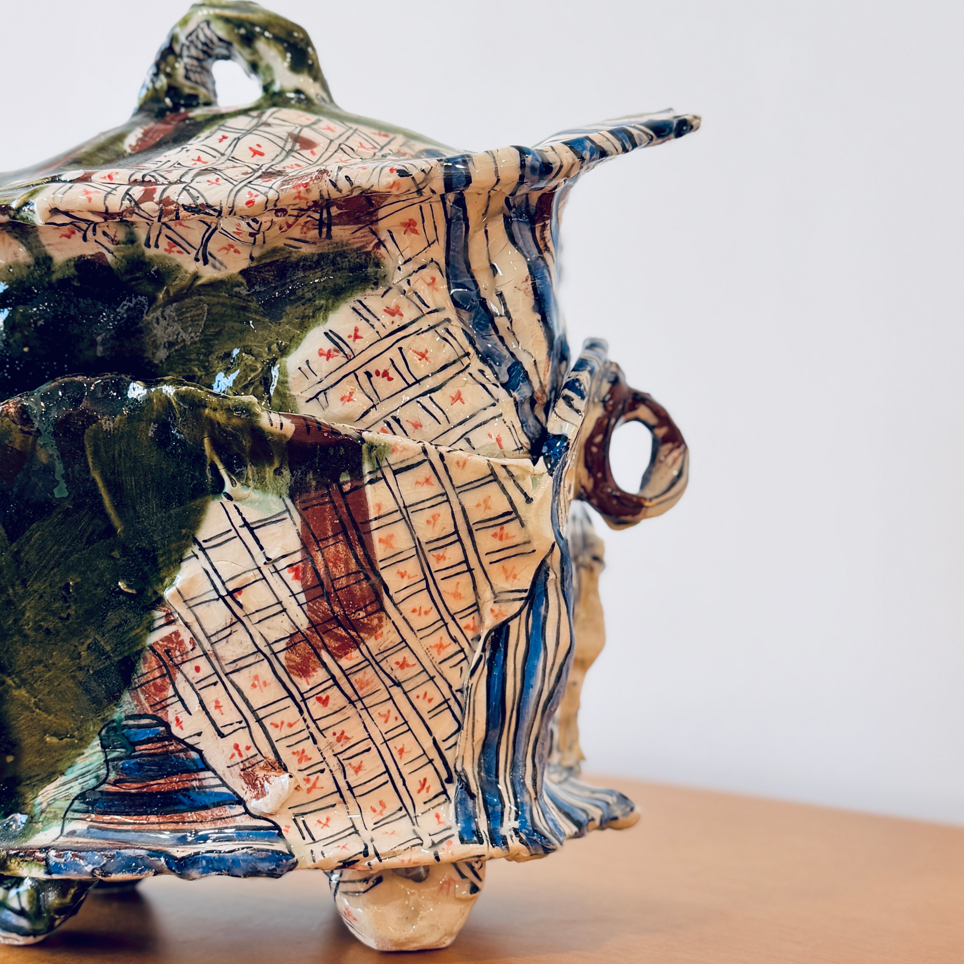 Oribe sculptural box with lid