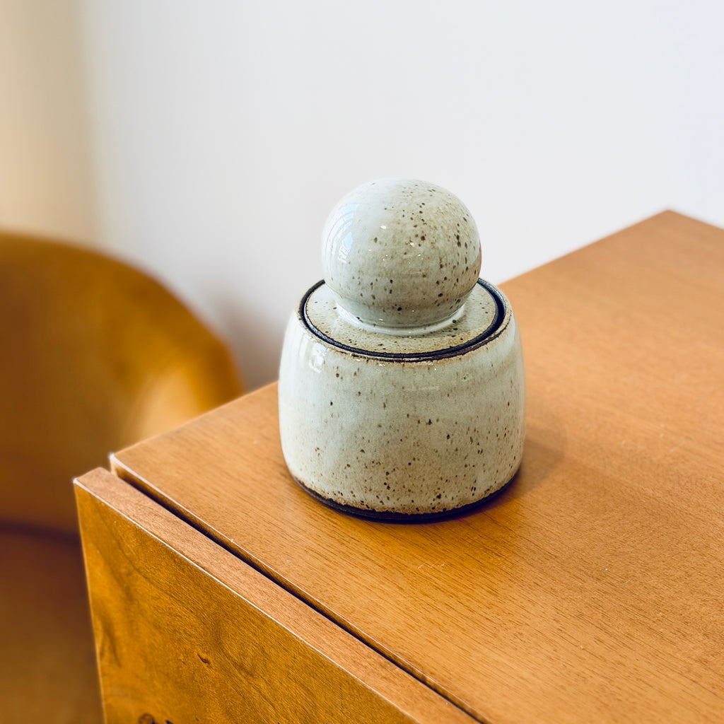 Small Oyster White Stash Jar