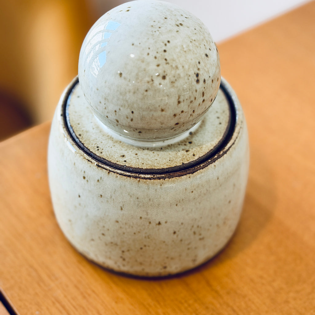 Small Oyster White Stash Jar